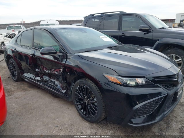 2022 Toyota Camry Se Nightshade Special Awd მანქანა იყიდება აუქციონზე, vin: 4T1T11BK2NU056242, აუქციონის ნომერი: 43947964