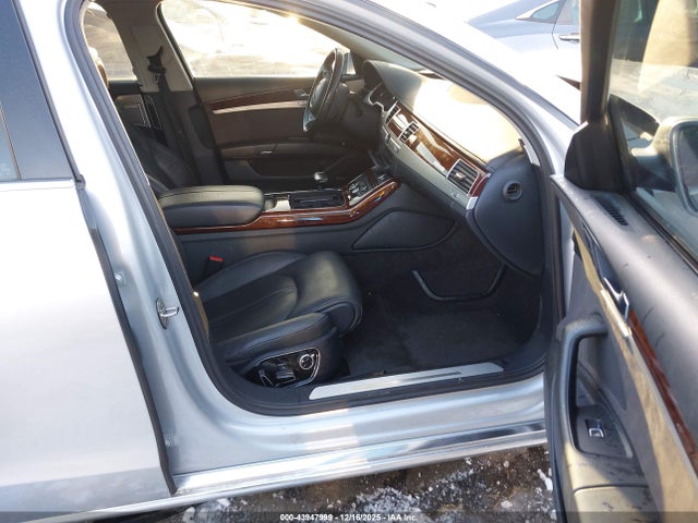 2011 AUDI A8 WAUAVAFD8BN020277 Photo 4