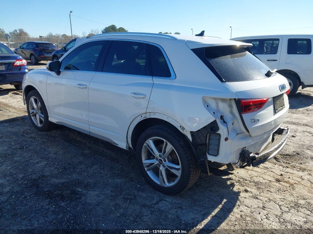 2021 AUDI Q3 WA1DECF35M1032815 Photo 2