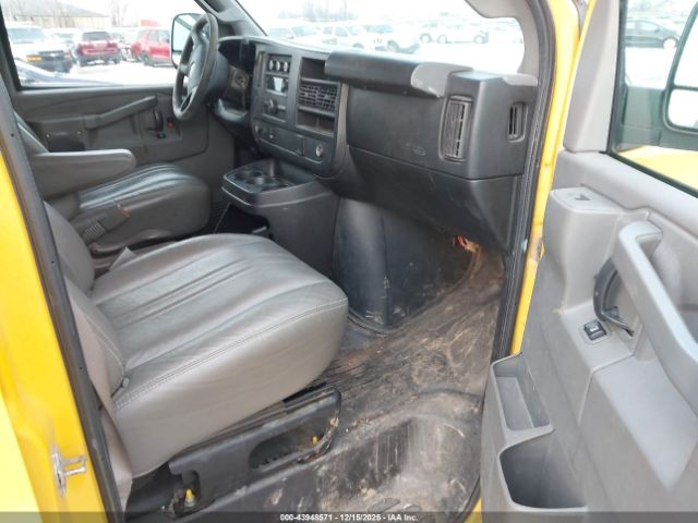 2017 GMC SAVANA 2500 1GTW7BFF2H1909666 Photo 4