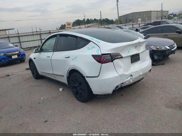 2024 TESLA MODEL Y 7SAYGDED6RA336395 Photo 2