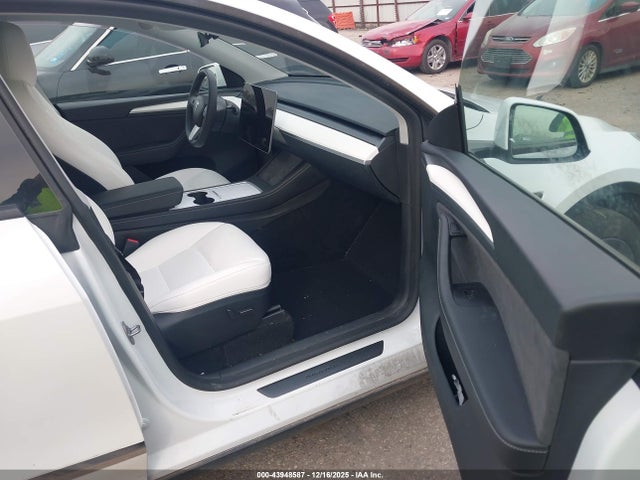 2024 TESLA MODEL Y 7SAYGDED6RA336395 Photo 4