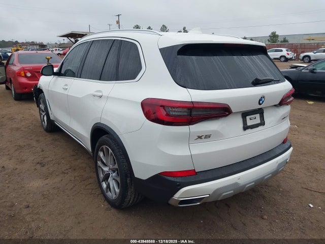 2022 BMW X5 5UXCR4C0XN9M52531 Photo 2