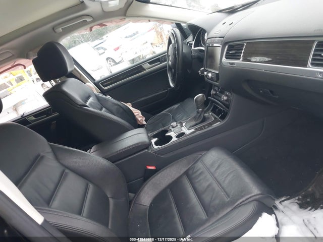 2016 VOLKSWAGEN TOUAREG WVGEF9BP3GD012242 Photo 4