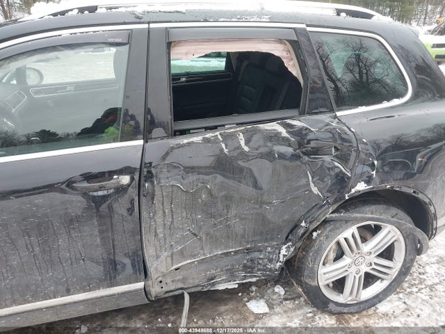 2016 VOLKSWAGEN TOUAREG WVGEF9BP3GD012242 Photo 5