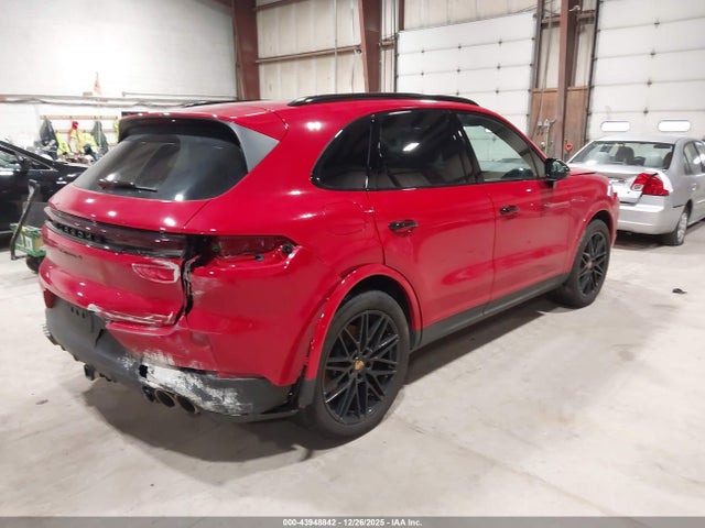 2024 PORSCHE CAYENNE WP1AL2AY7RDA33738 Photo 3