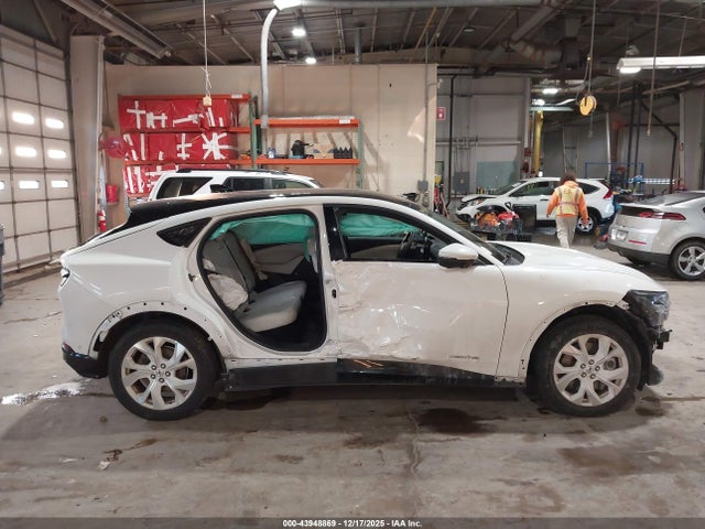 Ford Mustang Mach-e Premium 2022 3FMTK3SS2NMA24887 Image 14