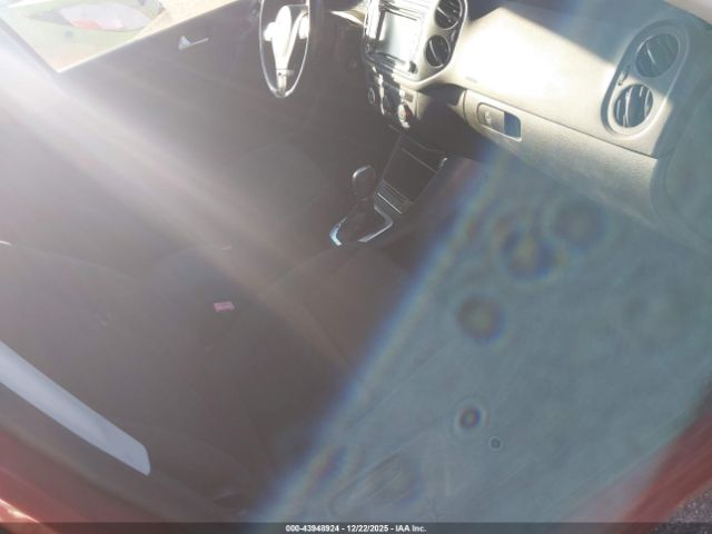2015 VOLKSWAGEN TIGUAN WVGAV7AXXFW032806 Photo 4