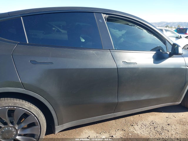 5YJYGAED8MF142717 Tesla Model Y Performance Dual Motor All-wheel Drive/standard Range Rear-wheel Drive