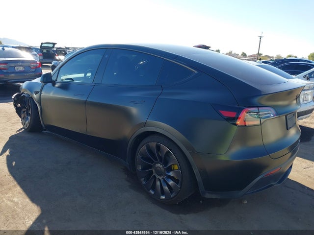 2021 TESLA MODEL Y 5YJYGAED8MF142717 Photo 2