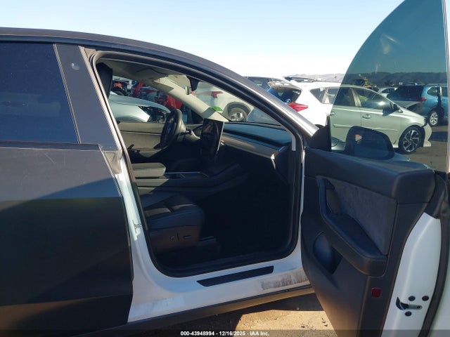 2021 TESLA MODEL Y 5YJYGAED8MF142717 Photo 4