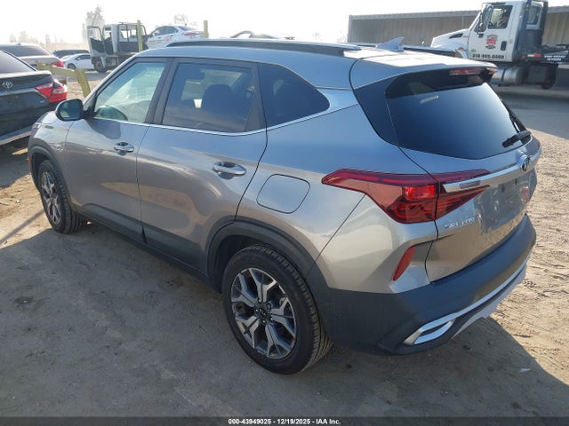 43949025 :رقم المزاد ، KNDERCAA0M7126876 vin ، 2021 Kia Seltos Ex مزاد بيع