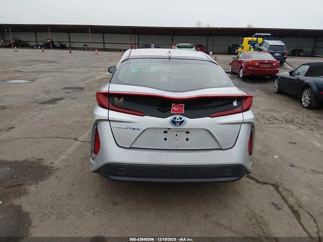 Toyota Prius Prime Premium 2017 JTDKARFP3H3041280 Image 32