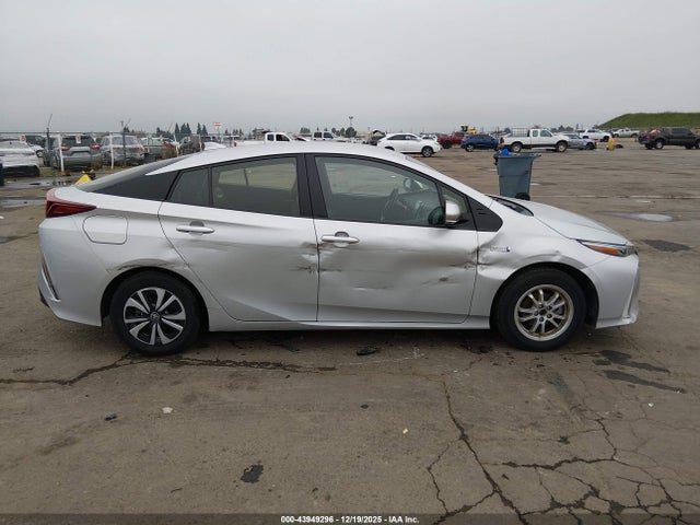 Toyota Prius Prime Premium 2017 JTDKARFP3H3041280 Image 22