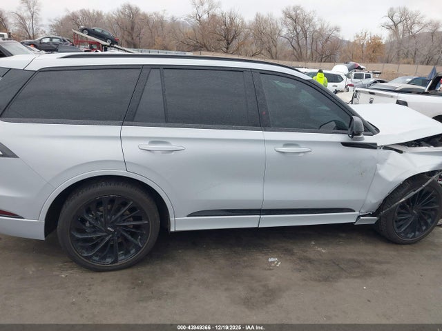 Lincoln Aviator Reserve 2025 5LM5J7XC2SGL17504 Image 12