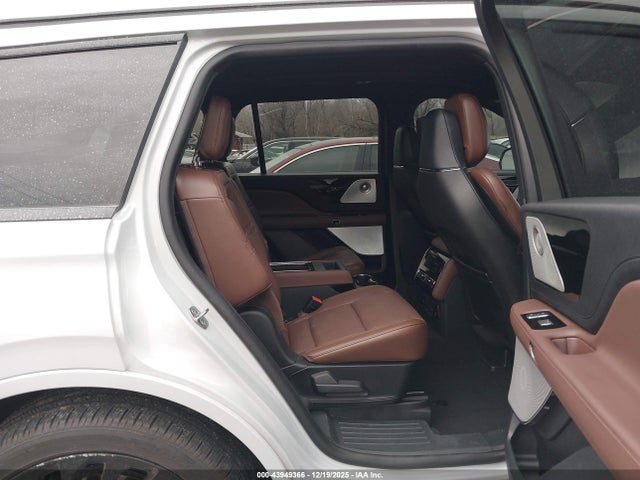 Lincoln Aviator Reserve 2025 5LM5J7XC2SGL17504 Image 8