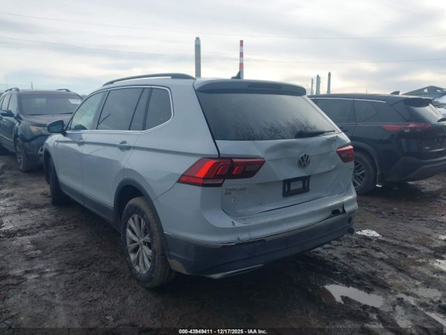 2018 VOLKSWAGEN TIGUAN 3VV3B7AX7JM082076 Photo 2