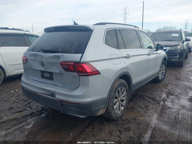 2018 VOLKSWAGEN TIGUAN 3VV3B7AX7JM082076 Photo 3