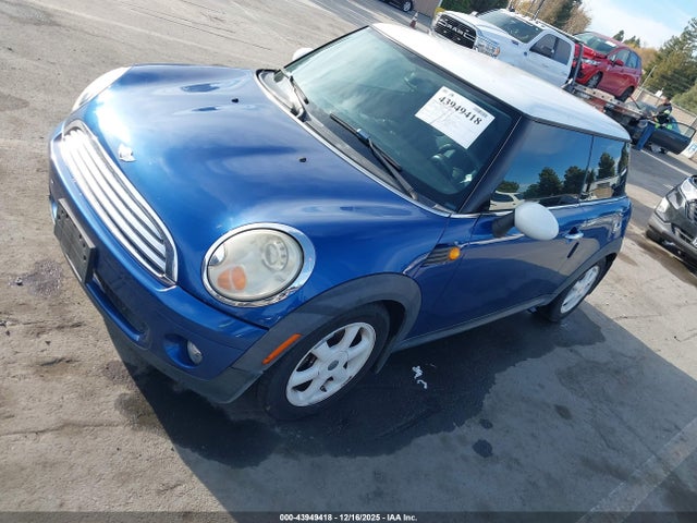 2008 MINI COOPER WMWMF33518TT63620 Photo 1