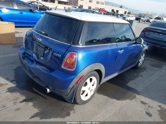 2008 MINI COOPER WMWMF33518TT63620 Photo 3