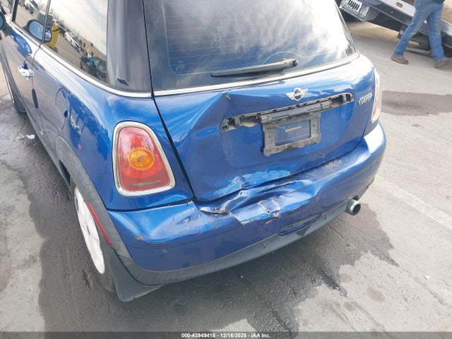 2008 MINI COOPER WMWMF33518TT63620 Photo 5