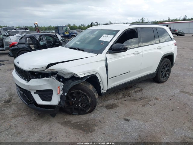 Продажа на аукционе авто 2024 Jeep Grand Cherokee Altitude 4x2, vin: 1C4RJGAG4RC186128, номер лота: 43949437
