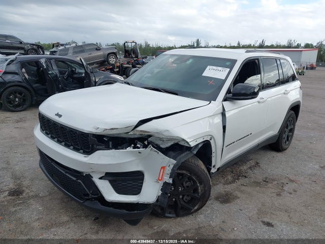 Продажа на аукционе авто 2024 Jeep Grand Cherokee Altitude 4x2, vin: 1C4RJGAG4RC186128, номер лота: 43949437