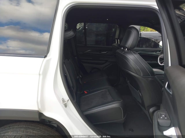 Продажа на аукционе авто 2024 Jeep Grand Cherokee Altitude 4x2, vin: 1C4RJGAG4RC186128, номер лота: 43949437