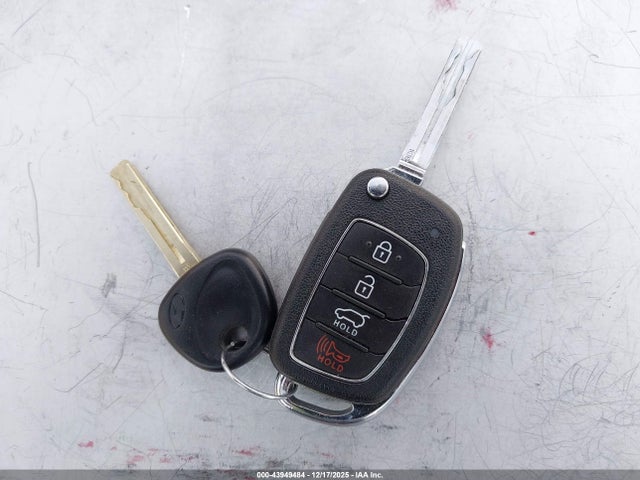 KM8J3CA42HU422625 Hyundai TUCSON SE