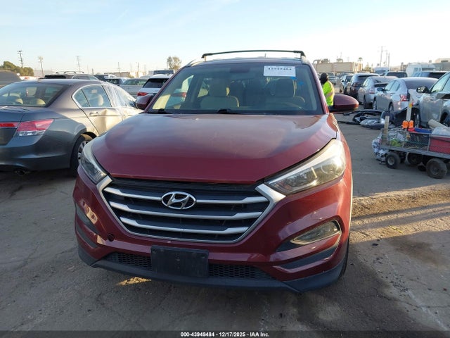KM8J3CA42HU422625 Hyundai TUCSON SE