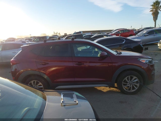 KM8J3CA42HU422625 Hyundai TUCSON SE