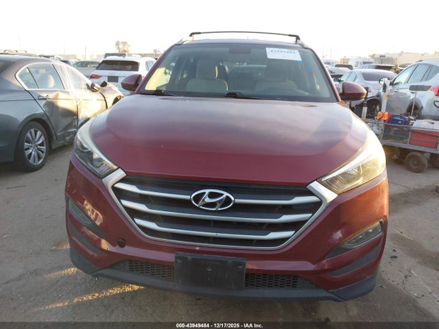 KM8J3CA42HU422625 Hyundai TUCSON SE