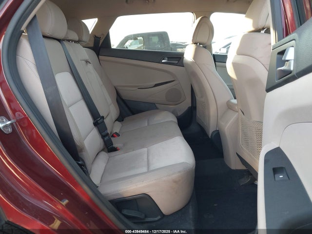 KM8J3CA42HU422625 Hyundai TUCSON SE