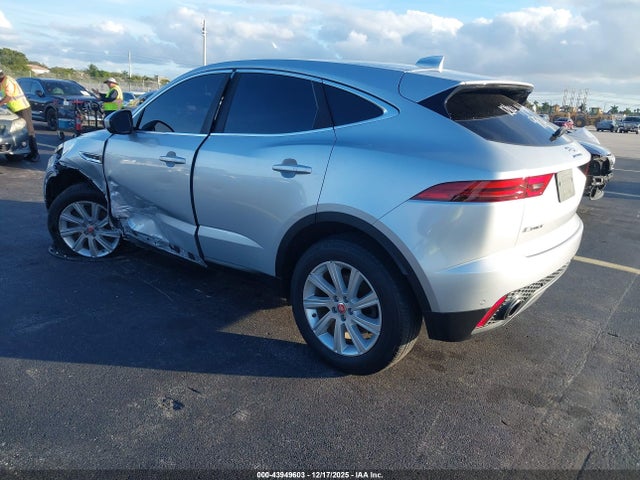 2018 JAGUAR E-PACE SADFJ2FX8J1Z29814 Photo 2