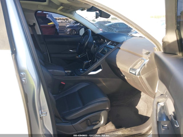 2018 JAGUAR E-PACE SADFJ2FX8J1Z29814 Photo 4