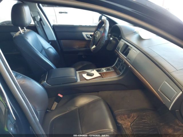 2014 JAGUAR XF SAJWA0ESXEPU19135 Photo 4