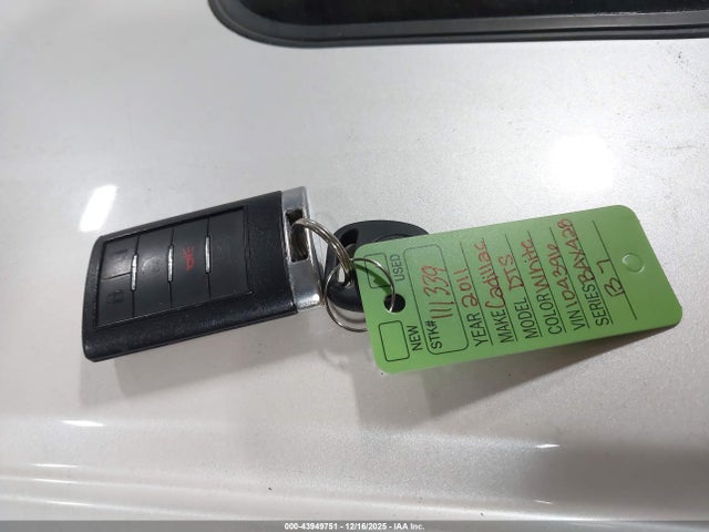 2011 CADILLAC DTS 1G6KH5E67BU104396 Photo 10