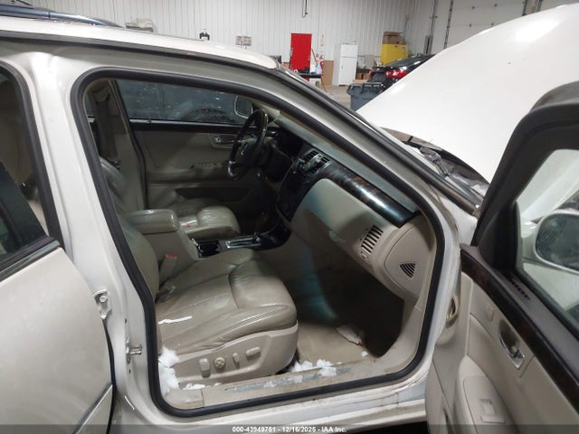 2011 CADILLAC DTS 1G6KH5E67BU104396 Photo 4