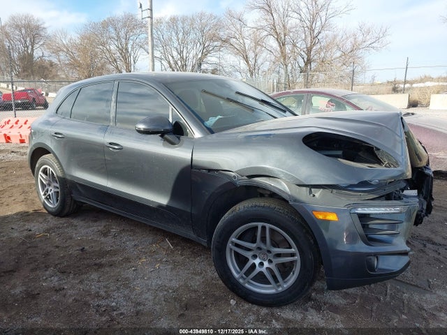 Porsche Macan 2018 WP1AA2A50JLB20290 Image 14