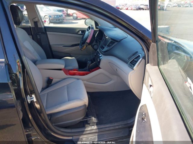 2017 HYUNDAI TUCSON KM8J33A44HU446554 Photo 4