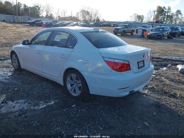 2010 BMW 528I WBANU5C51AC366206 Photo 2