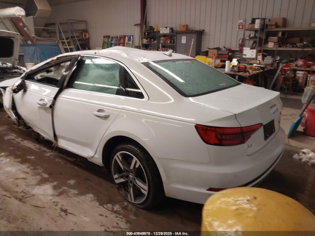 2017 AUDI A4 WAUENAF45HN009974 Photo 2