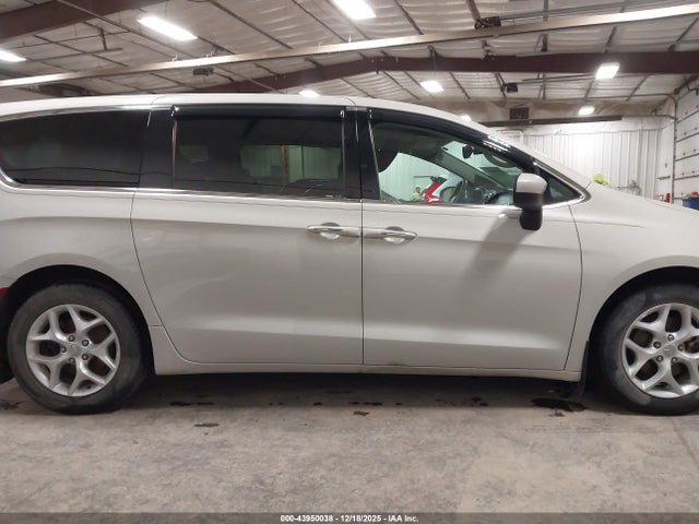 Chrysler Pacifica Touring Plus 2017 2C4RC1BG6HR780053 Image 13