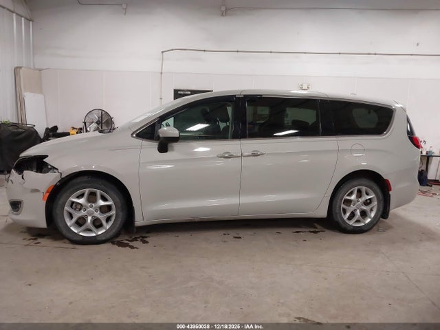 Chrysler Pacifica Touring Plus 2017 2C4RC1BG6HR780053 Image 14