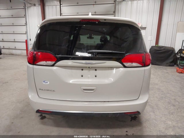 Chrysler Pacifica Touring Plus 2017 2C4RC1BG6HR780053 Image 16
