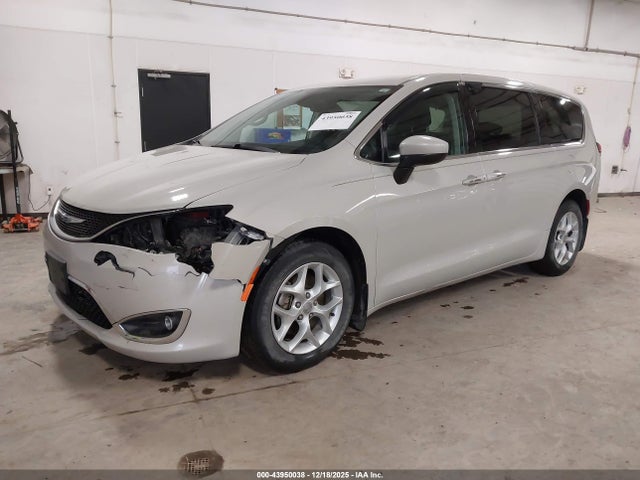 Chrysler Pacifica Touring Plus 2017 2C4RC1BG6HR780053 Image 2
