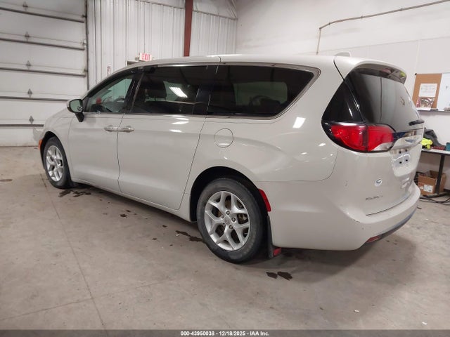 Chrysler Pacifica Touring Plus 2017 2C4RC1BG6HR780053 Image 3