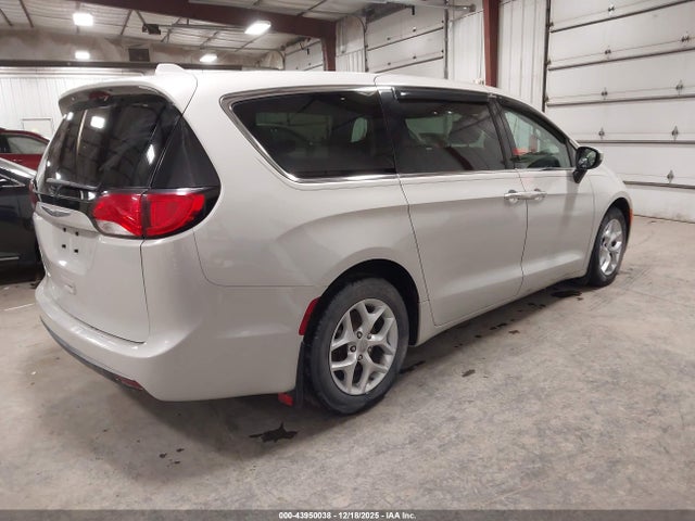 Chrysler Pacifica Touring Plus 2017 2C4RC1BG6HR780053 Image 4