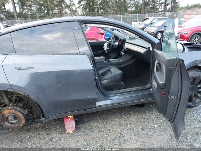 2021 TESLA MODEL Y 5YJYGDEE8MF278193 Photo 4
