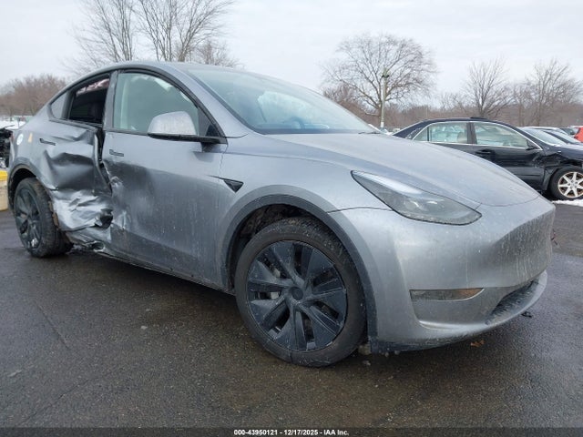 2024 TESLA MODEL Y 7SAYGDEE9RA322953 Photo 0